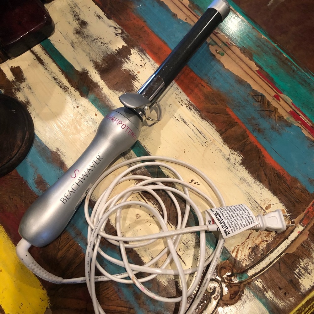 Beachwaver curling iron